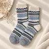 Meias de Lã Cor de Café Vintage para Mulheres, Engrossadas para Outono e Inverno, Meias Longas Quentes Fair Isle, Meias de Cano Médio com Costura de Alta Elasticidade, Antiderrapantes