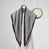 Bufanda de seda sintética, chal multifuncional, forma triangular simple de diamante, tacto fresco, nueva bufanda de seda de sarga minimalista, color blanco liso