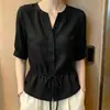 Camisa Protetora Solar Cinza Fina Elegante e de Alto Padrão Estilo Francês para Mulheres, Design de Verão, Top Único e Chique Levemente Transparente, Moderno