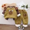 Roupas Infantis para Meninos Outono e Inverno Conjunto de Duas Peças Espessado com Pelúcia Nova Roupa de Bebê Moletom Quente para Bebê Conjunto de Roupas de Inverno