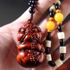Pingente Ornamentado Pixiu Esculpido à Mão em Sândalo Roxo, Bule Yiming Xianyuan, Artesanato de Bolsa da Sorte