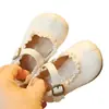 Nuevos zapatos pequeños de cuero para bebé niña primavera y otoño 2025 1 2 años niños princesa antideslizantes suela suave zapatos para bebé y niño pequeño