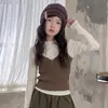 Outono 2026 roupa de menina novo estilo: top de malha tipo camisola com saia evasê e calça pantalona, conjunto infantil em camadas estilo coreano