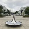 Escultura Apontada Gota d'Água em Aço Inoxidável com Acabamento Espelhado, Grande Ornamento de Linhas Fluidas para Praça de Escritório de Vendas, Fabricante de Personalização de Paisagismo