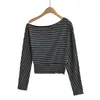 Conjunto Duas Peças Sexy de Camiseta Listrada Manga Longa Ombro a Ombro com Shorts de Cintura Baixa com Cordão para Mulheres