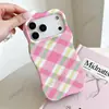 Funda de Película Estilo Pastoral Fresco con Borde Ondulado Dos en Uno Adecuada para Apple 17Pro Funda de Teléfono de Doble Capa Anticaídas