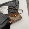 A popular bolsa pequena deste ano para mulheres outono e inverno all-matching 2023 nova bolsa de mensageiro de ombro retrô caixa quadrada pequena bolsa quadrada pequena