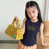 Un esencial del verano: top sin mangas versátil y refrescante para niñas con estampado de letras sencillo