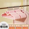 Cabides de plástico antiderrapantes para guarda-roupa com design em formato de coração, estilo japonês, sem marca, fofos, com laço, aveludados, para organização doméstica