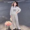 Temporada de Primavera y Otoño 2026, Conjunto de Dos Piezas para Niños Mayores: Sudadera con Cuello Polo de Color Contrastante y Pantalones Casuales Sueltos de Pierna Ancha para Niñas