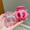 Pinza de calabaza con moño a medio hacer, clip para agarrar carne, letra con diamantes de imitación, chica popular, dulce, genial, de alta gama, clip de tiburón, pasador de pelo rosa dopamina