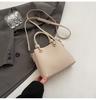 Verano 2025 Bolso Cuadrado Pequeño Exquisito Simple de Alta Calidad de Mano para Desplazamiento Versátil para Mujer Bolso de Hombro Tipo Cubo Bandolera