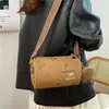Bolso tipo almohada de moda 2025, Bolso de hombro cruzado elegante de gran capacidad, Bolso de viaje casual suave y simple