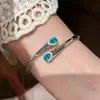 Pulsera de Corindón Rojo Vintage Dorada con Diseño de Lágrimas Azules, Incrustada con Paraíba, Pulsera de Apertura de Resorte para Mujer