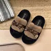 Pantuflas esponjosas estilo coreano con lazo para mujer, nueva colección otoño/invierno 2026, cómodas y fáciles de usar, de suela gruesa, felpa y con una sola tira de algodón.