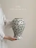 Nuevo Estilo Chino Medieval Azul y Blanco Porcelana Retro Jarrón Cerámica Arreglo Floral Sala de Estar Decoración Adornos Arreglo Floral Arreglo Floral
