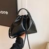 Bolso Cubo Casual de Gran Capacidad de Moda para Mujer Este Año 2026 Nuevo Estilo Coreano Bolso de Moda de un Solo Hombro Cruzado