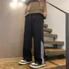 Calça de moletom listrada estilo americano para homens, nova calça esportiva de perna reta solta para primavera e outono, calça comprida casual da moda para meninos