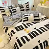 Juego de ropa de cama de cuatro piezas 'Lucky Bean' al por mayor, funda de edredón de tres piezas, sábana individual para cama de dormitorio de estudiante, funda de almohada, juego de dos piezas