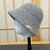 Sombrero de Pescador de Punto de Mezcla de Lana para Exteriores Nuevo Otoño/Invierno para Mujer, Cálido, Protección para Orejas, Adelgazante Facial, Sombrero de Cubo, Sombrero de Cuenca, Moderno