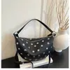 Bolso de Hombro con Remaches de Moda Coreana, Bolso Retro Personalizado para la Axila con Forma de Cuerno, Nuevo Modelo 2026, Alto Valor Estético, Bolso Cruzado Simple