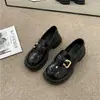 Sapatos Femininos de Couro Pequenos Slip-on Francês com Salto Bloco de Solado Grosso Outono 2026 Novos Mocassins Versáteis Estilo Britânico Retro