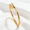 Joia de Pulseira de Aço Titânio Dourada de Trevo de Quatro Folhas para Mulheres, Atacado Europeu e Americano Transfronteiriço, Não Desbota, Joia Fashion para o Dia a Dia