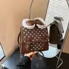 Mochila casual de bolinhas estilo coreano, simples, doce, feminina, modelo novo 2026, mochila de nicho de moda de alta qualidade