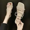 Moda de Celebridad de Internet Zapatillas Súper Calientes para Usar Afuera Verano 2025 Nuevo Estilo de Hada Zapatos Sexy de Tacón Medio para Mujeres con Faldas