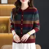 26 Nuevo cárdigan suéter de punto a rayas de moda versátil estilo coreano, ajuste holgado, cuello redondo, diseño moderno de bloques de color, top juvenil para mujer