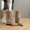 Botas femininas 2026 outono e inverno estilo europeu e americano em camurça com fivela de metal, salto alto médio de 8 cm, bico fino, emagrecedoras, moda
