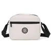 Bolsa transversal feminina moderna, leve e simples, ideal para viagens, deslocamentos diários e para estudantes. Perfeita para levar o celular em qualquer lugar.