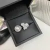 Conjunto de Contas de Concha Preta com Design de Três Peças Versa Jewelry Anel Pétala com Banho de Ouro 18K Imitação de Madrepérola Natural para Mulheres