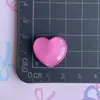 Transparente Brillo Fino Color Caramelo Corazón Resina Accesorios Melocotón Corazón Pasador de Pelo Funda para Teléfono Celular Agujero Zapatos Accesorios Material