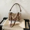 Otoño 2026 Único Coreano Retro Lunares Diseño de Nicho Moda Otoñal Bolso de Hombro Cruzado Gran Capacidad para Viajar