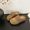 Sandálias casuais de encaixe com duas tiras para mulheres, nova coleção outono/inverno 2026, sola grossa, que aumenta a altura, estilo Birkenstock, fáceis de calçar