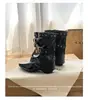 Botas de Cavaleiro Retrô de Cano Médio com Aumento de Altura Oculto Botas Curtas Femininas Outono Inverno Novo Salto Grosso Fivela de Cinto Botas para Calça Botas de Cowboy Ocidentais