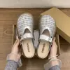 Verão 2026 Novos Chinelos Tecidos Slip-on Respiráveis Preguiçosos para Mulheres Solado Macio Confortáveis para Uso Externo Chinelos com Solado Grosso e Biqueira Fechada