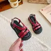 Sandálias de Fundo Macio 2026 Novas Sandálias de Verão para Meninas Bico Aberto Fashionáveis Estilosas de Praia Antiderrapantes Sandálias Romanas para Meninas