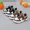 Zapatos para Niñas 2026 Primavera y Otoño Nuevas Zapatillas de Moda Zapatos Deportivos para Niños Versátiles Casuales Suela Suave Zapatos Blancos para Niños Mayores