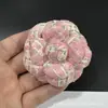 Pinza para el cabello de Flor de Camelia Grande de 6.8 cm Hecha de Tela Tweed Ultrachic en 400 Colores, También se Usa como Broche