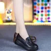 Mocassins retrô de couro macio com sola grossa, novos sapatos plataforma confortáveis femininos de bico redondo para o outono de 2026