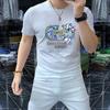 2024 Nuevo Verano Hombres Manga Corta Diamantes Calientes Leopardo Ajustado Cuello Redondo Camiseta Tops Son Modernos, Atractivos, Casuales y Versátiles
