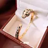 Pulsera Abierta de Leopardo Electrochapada en Oro Real de 18 Quilates con un Diseño Único, Pulsera de Personalidad de Nicho, Joyería de Temperamento de Moda Europea y Americana para Mujeres