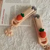 Cortauñas con forma de zanahoria lindo, alto valor estético, recortador de uñas portátil, diseño de caricatura único para uso doméstico