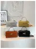 Bolsa de mão, bolsa de ombro e bolsa transversal minimalista da moda 2026, cor sólida, com textura de PU e padrão trançado, para uso transfronteiriço.