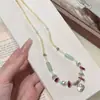 Collar de Gato Fresco Dulce con Cuentas Bloqueo de Color de Nicho Piedra Verde Piedra Triturada Roja Cadena para Clavícula Colgante de Plata Cuentas de Arroz Versátil Collar