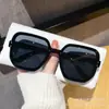 Moda transfronteriza nueva caja de uñas de arroz degradado gafas de sol para hombres y mujeres sentido de alta gama apariencia sencilla fuera de la calle gafas de sol Joker al por mayor