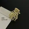 Pinza de Garra de Mano de Fantasma Gótico Plisada Tocado de Alta Gama Pinza para el Cabello Parte Posterior de la Cabeza Recogido Pinza de Tiburón de Metal Accesorios para el Cabello de Halloween