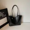 Bolso bandolera simple de gran capacidad para el día a día, nuevo modelo principios de otoño 2026, bolso tote de color liso único y dulce, bolso de hombro elegante